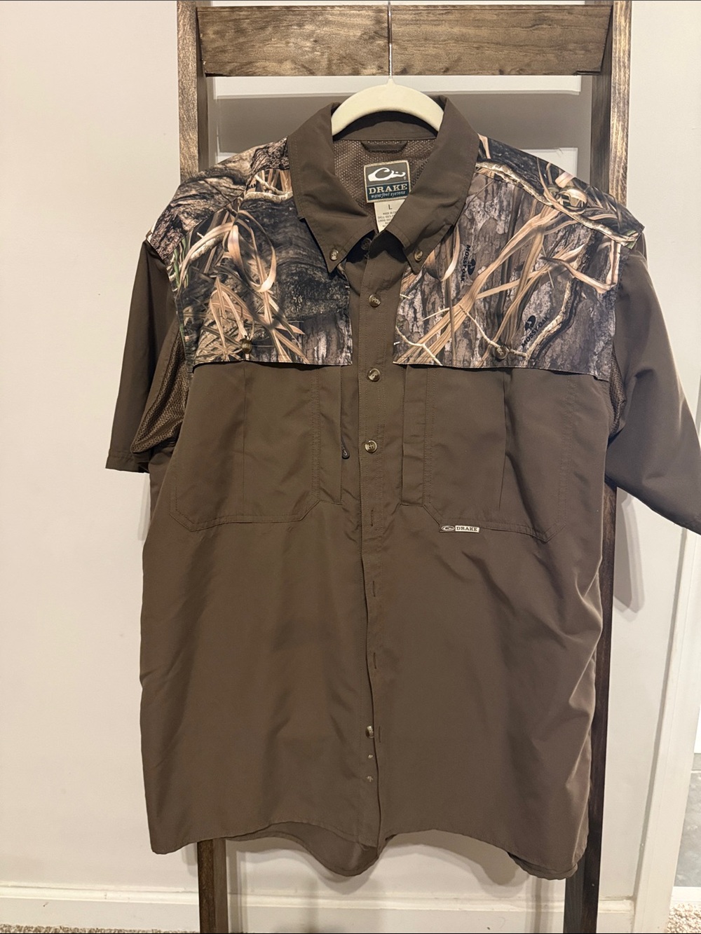 Drake Men's Short-Sleeve Shirt Jacket in Brown with Camouflage Yoke